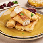 млинці з солодким сиром